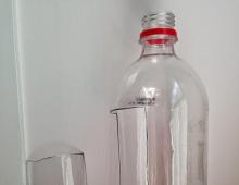 Изделия из пластиковых бутылок (поросята,лягушки) Как сделать ежа из шишек