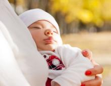 Детское одеяло: как правильно укрывать ребенка Вредно ли новорожденному спать под одеялом